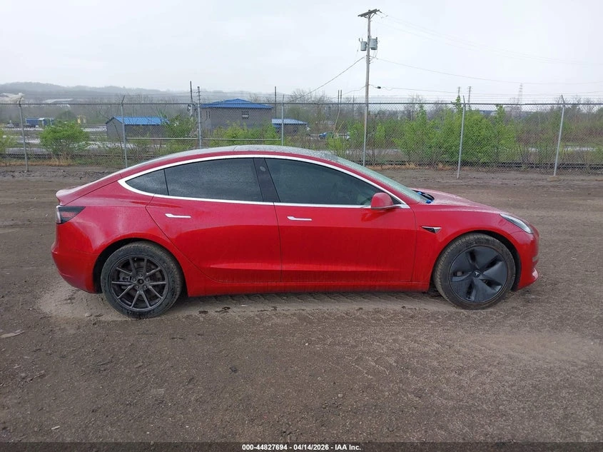 Tesla Model 3 Long Range/Performance, снимка 13 - Автомобили и джипове - 54435741