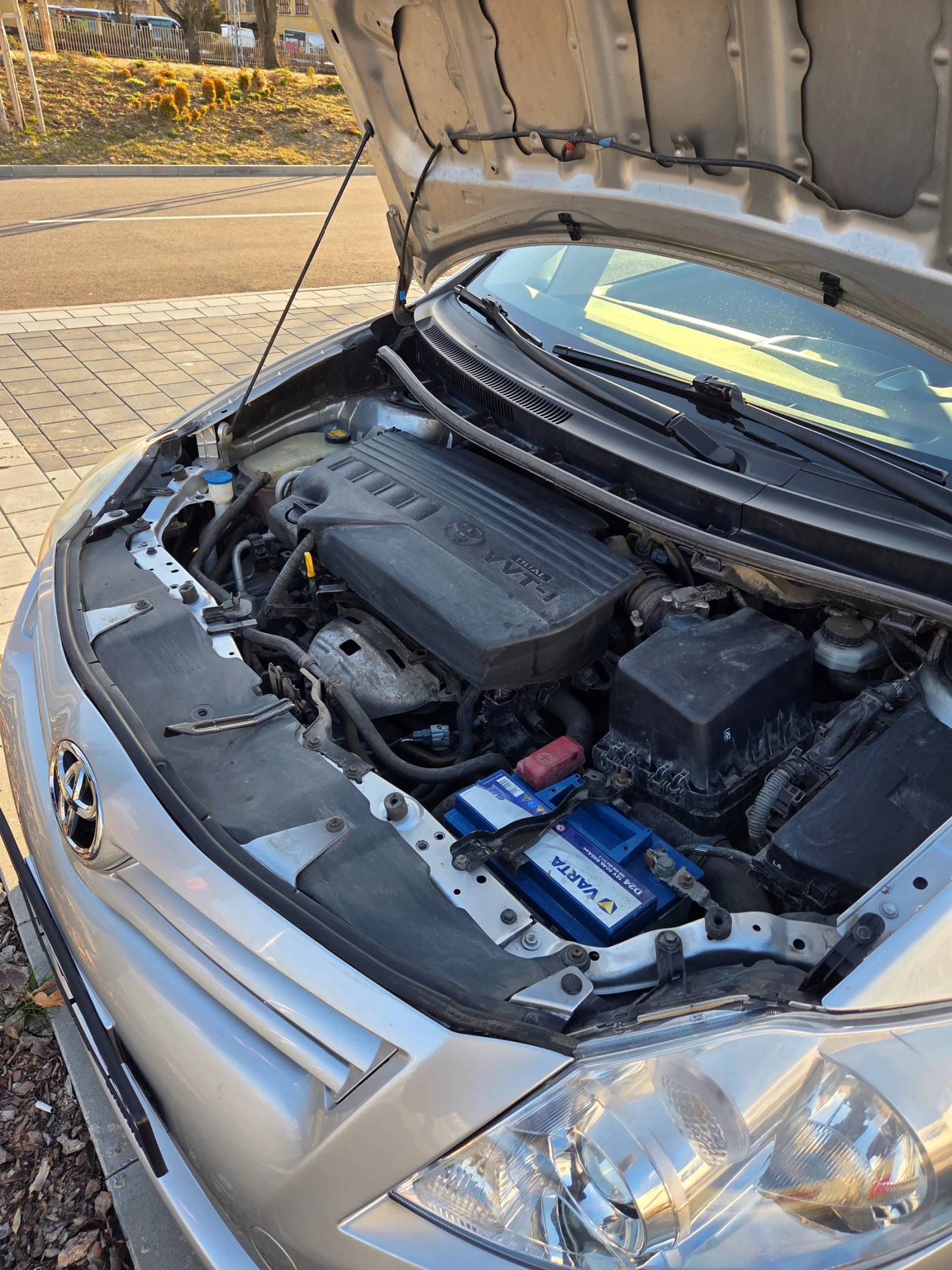 Toyota Auris, снимка 12 - Автомобили и джипове - 54512090