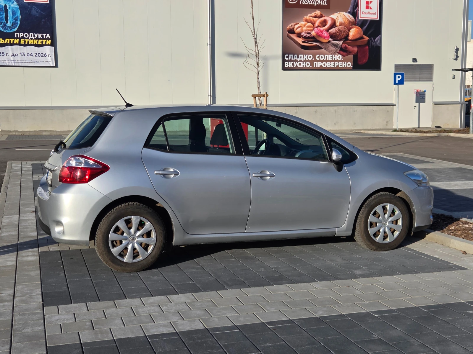 Toyota Auris, снимка 9 - Автомобили и джипове - 54512090