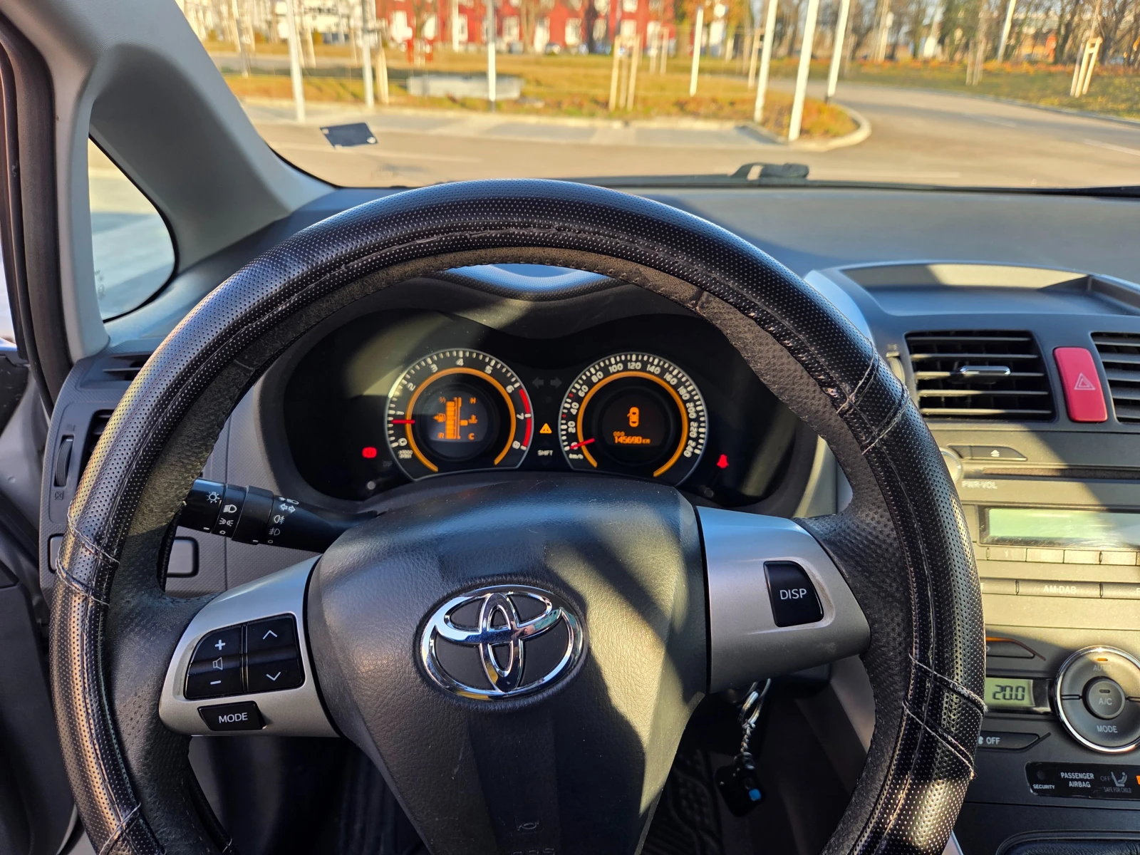 Toyota Auris, снимка 15 - Автомобили и джипове - 54512090