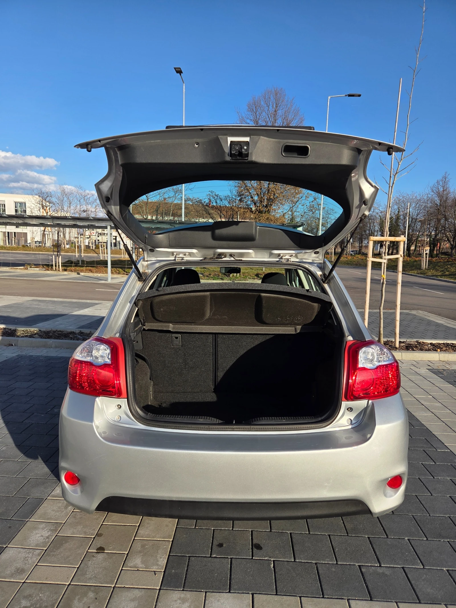 Toyota Auris, снимка 10 - Автомобили и джипове - 54512090
