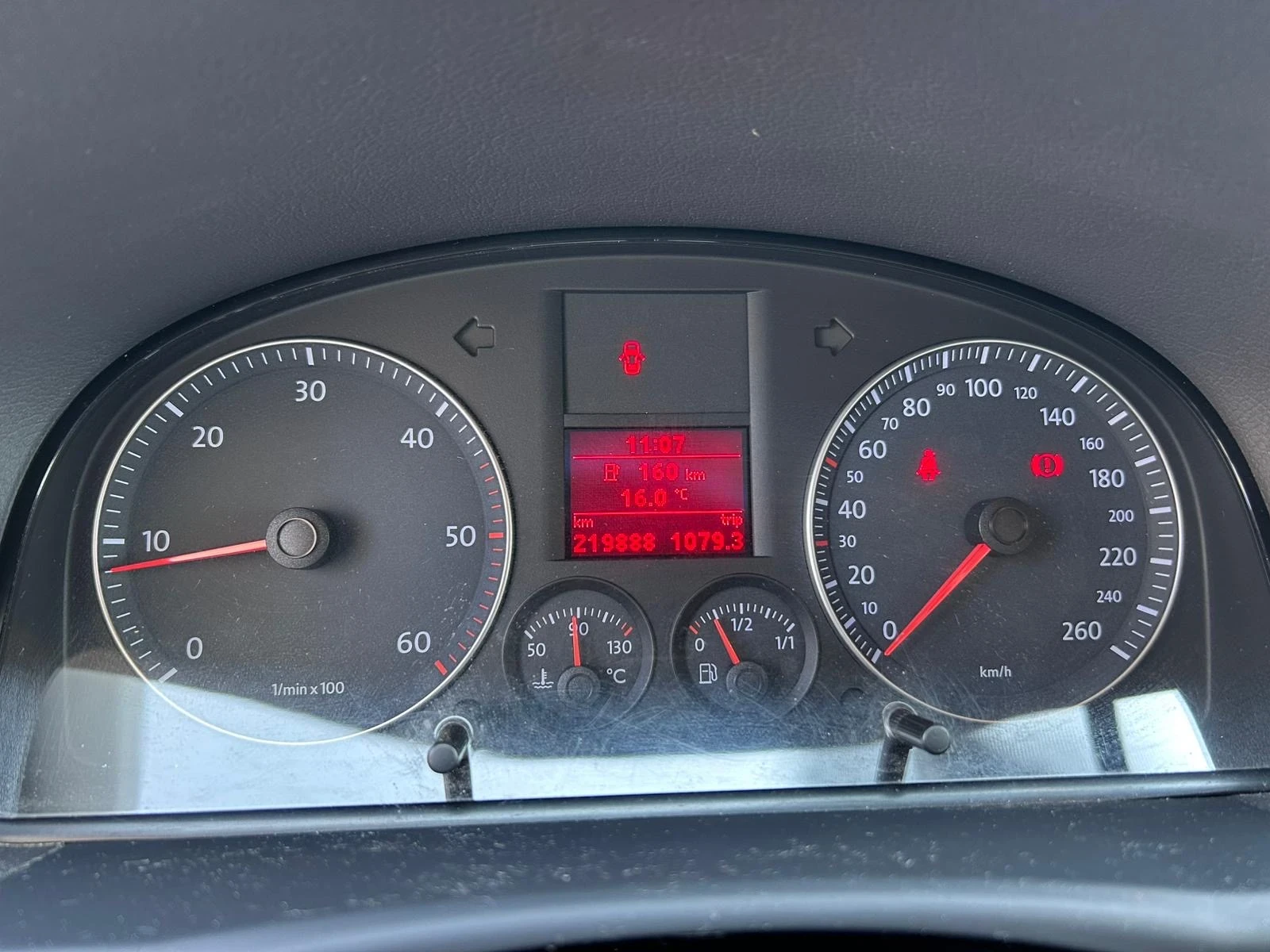 VW Touran 1.9d 105кс, снимка 7 - Автомобили и джипове - 54668444