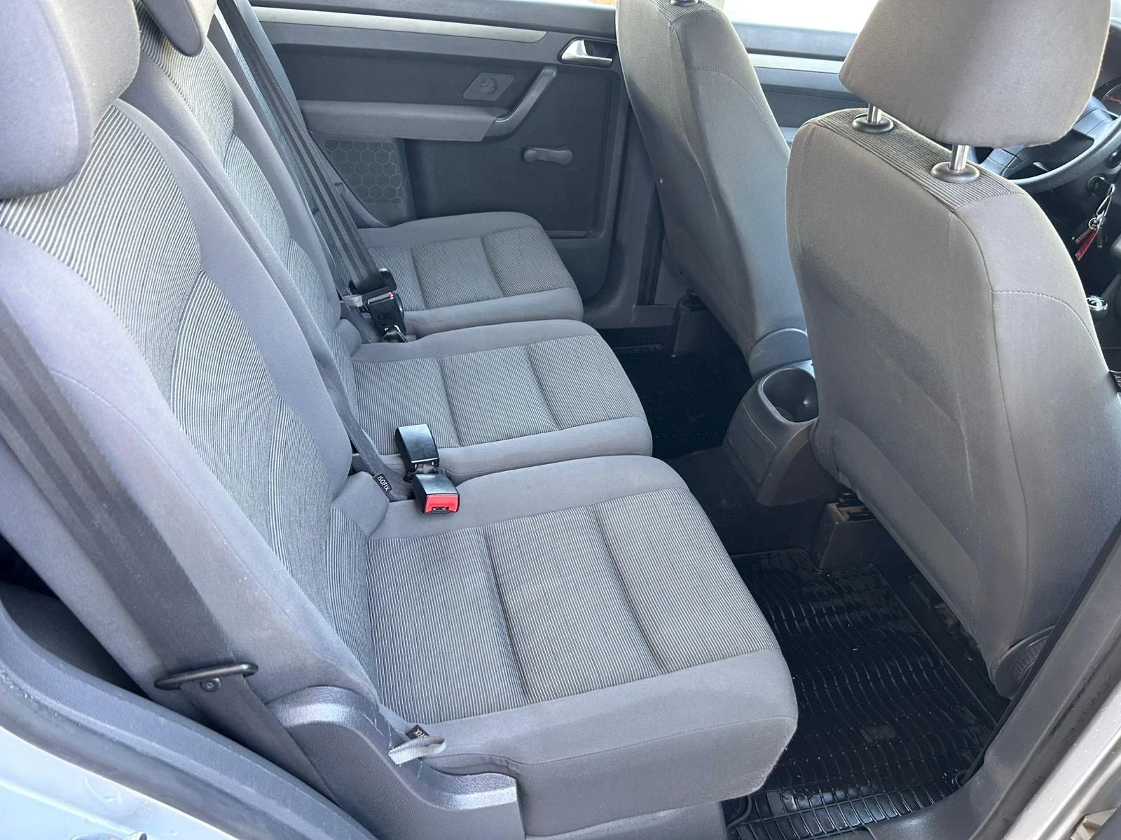 VW Touran 1.9d 105кс, снимка 10 - Автомобили и джипове - 54668444