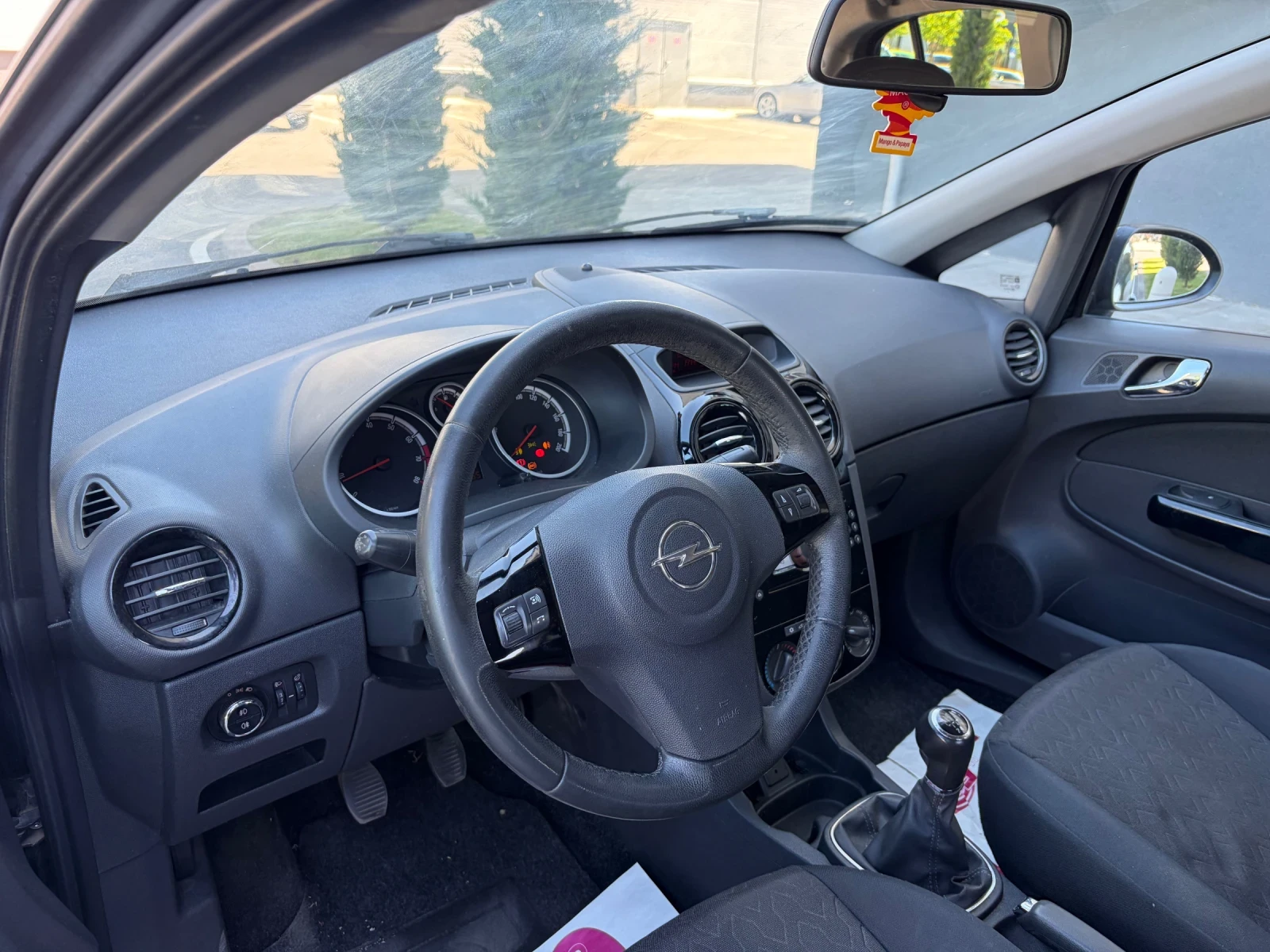 Opel Corsa 1.2i GAZ, снимка 11 - Автомобили и джипове - 54731347
