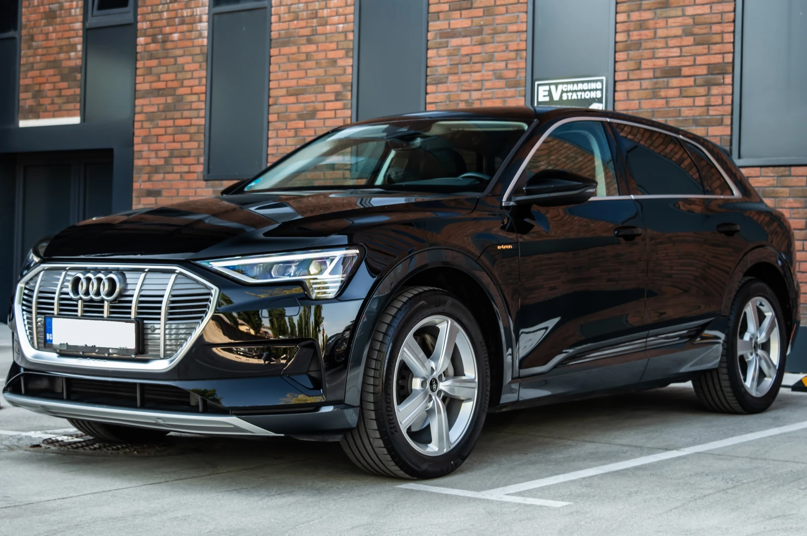 Audi E-Tron 55 Quattro, снимка 4 - Автомобили и джипове - 55225973
