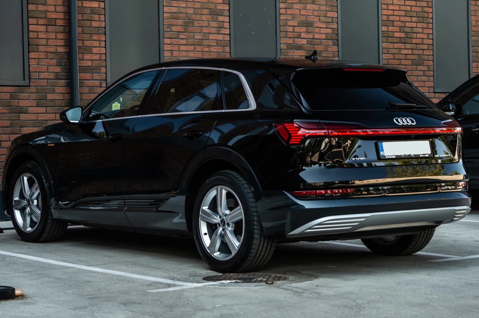 Audi E-Tron 55 Quattro, снимка 5 - Автомобили и джипове - 55225973