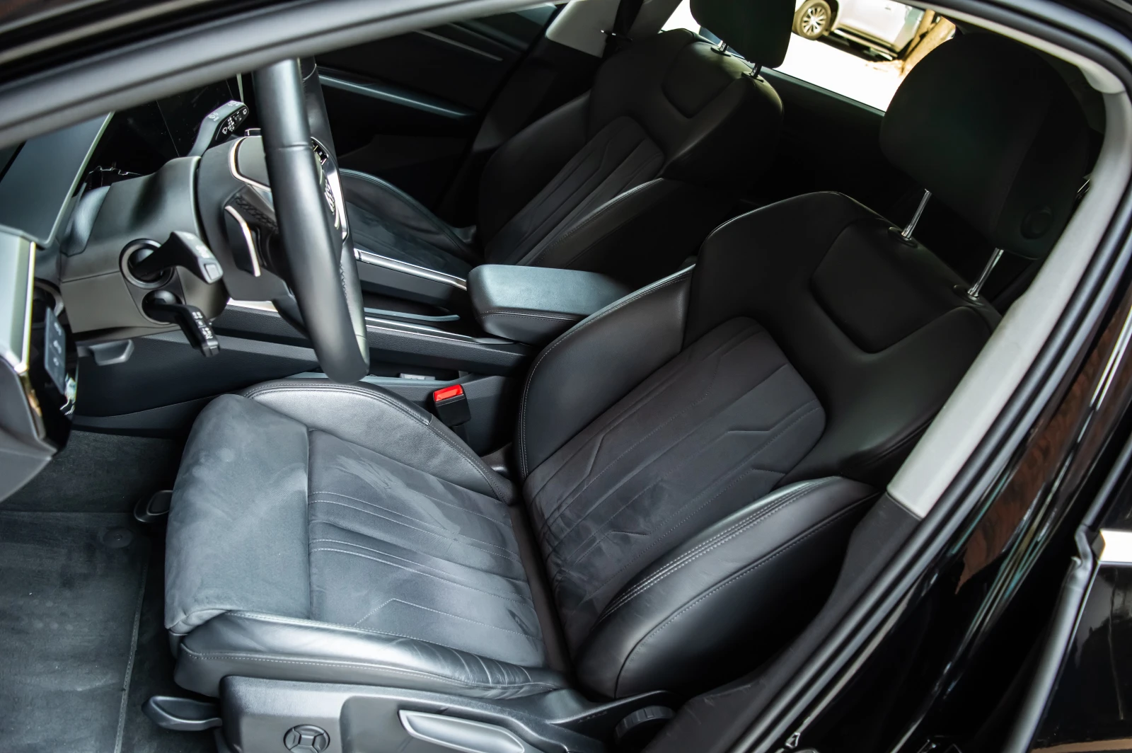 Audi E-Tron 55 Quattro, снимка 8 - Автомобили и джипове - 55225973
