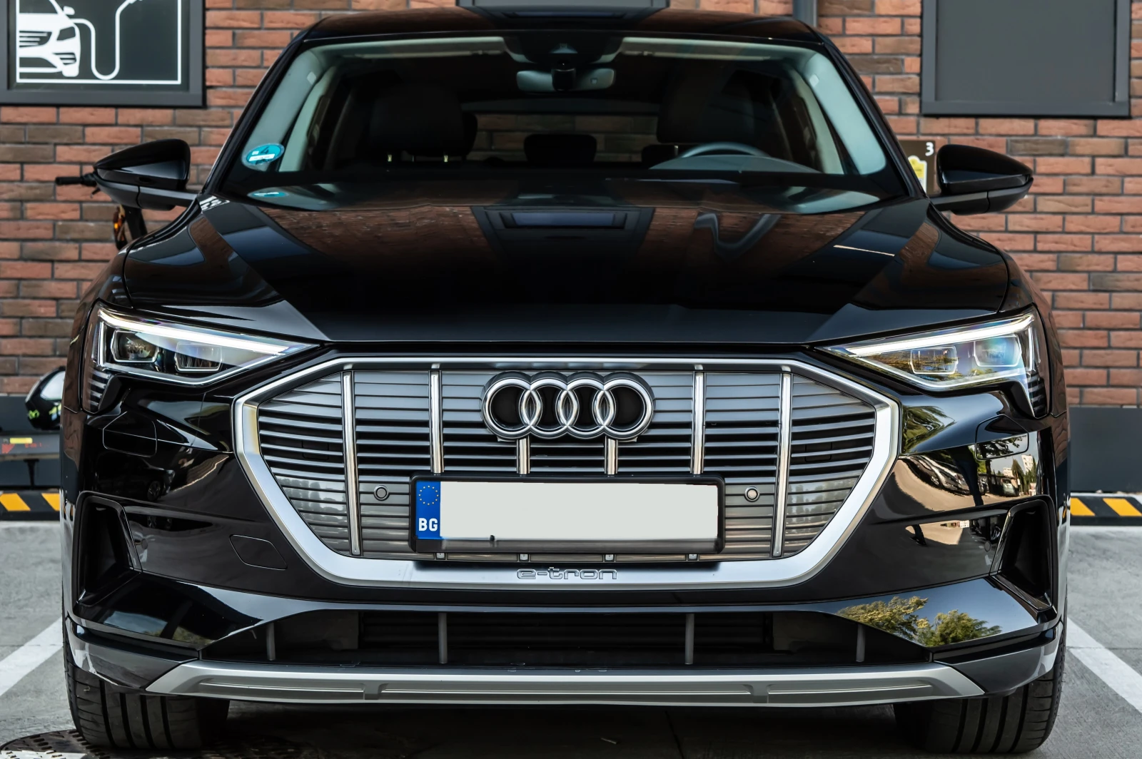 Audi E-Tron 55 Quattro, снимка 2 - Автомобили и джипове - 55225973