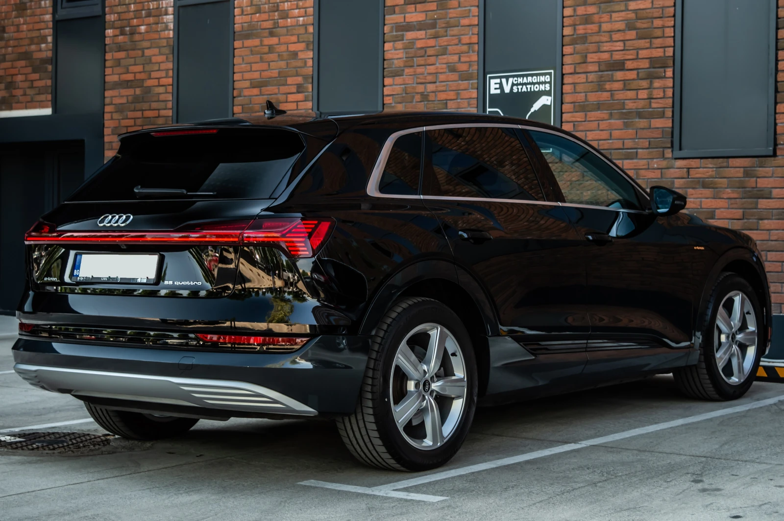 Audi E-Tron 55 Quattro, снимка 6 - Автомобили и джипове - 55225973