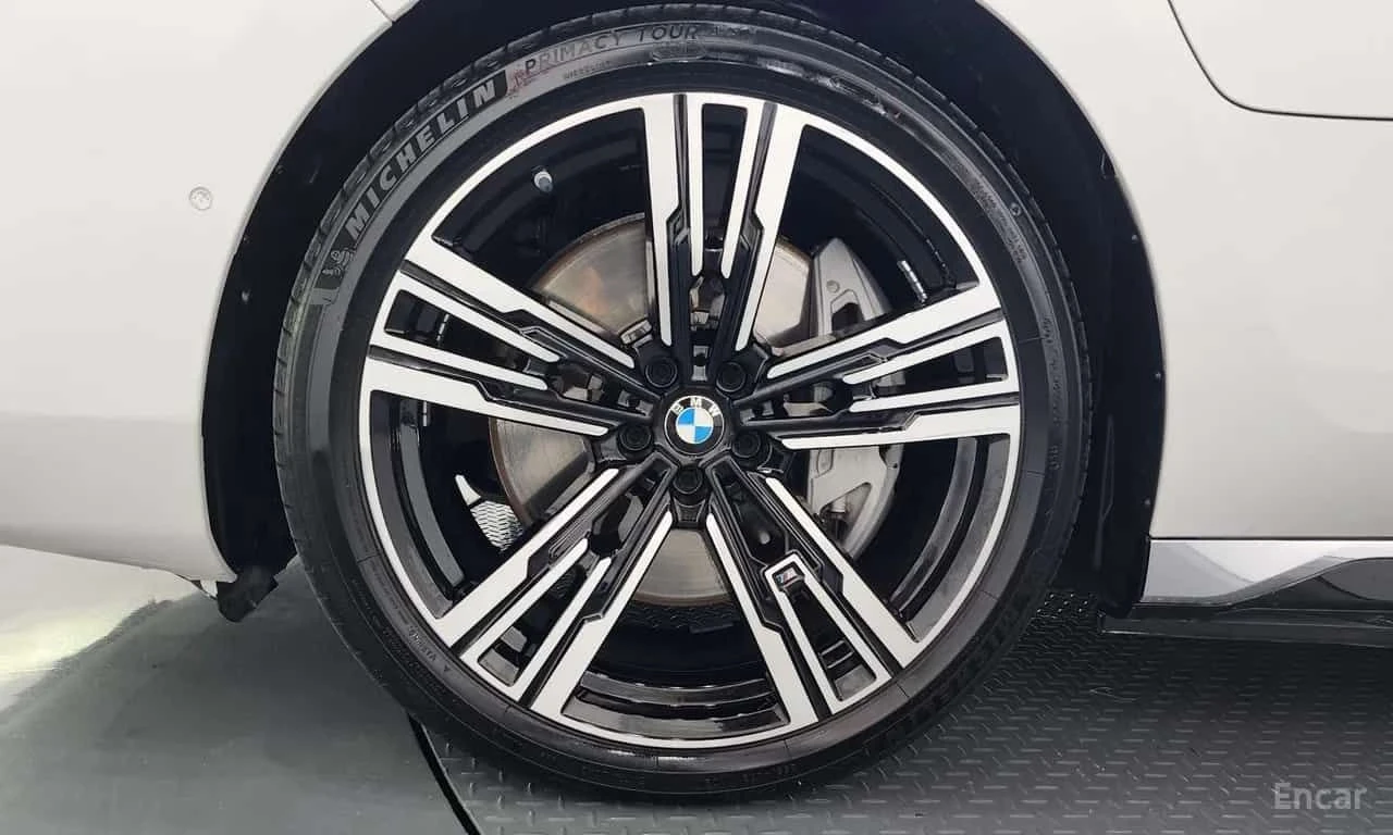 BMW 750 e xDrive M Sport| Massage| Swarowski| B&W| , снимка 5 - Автомобили и джипове - 55584394