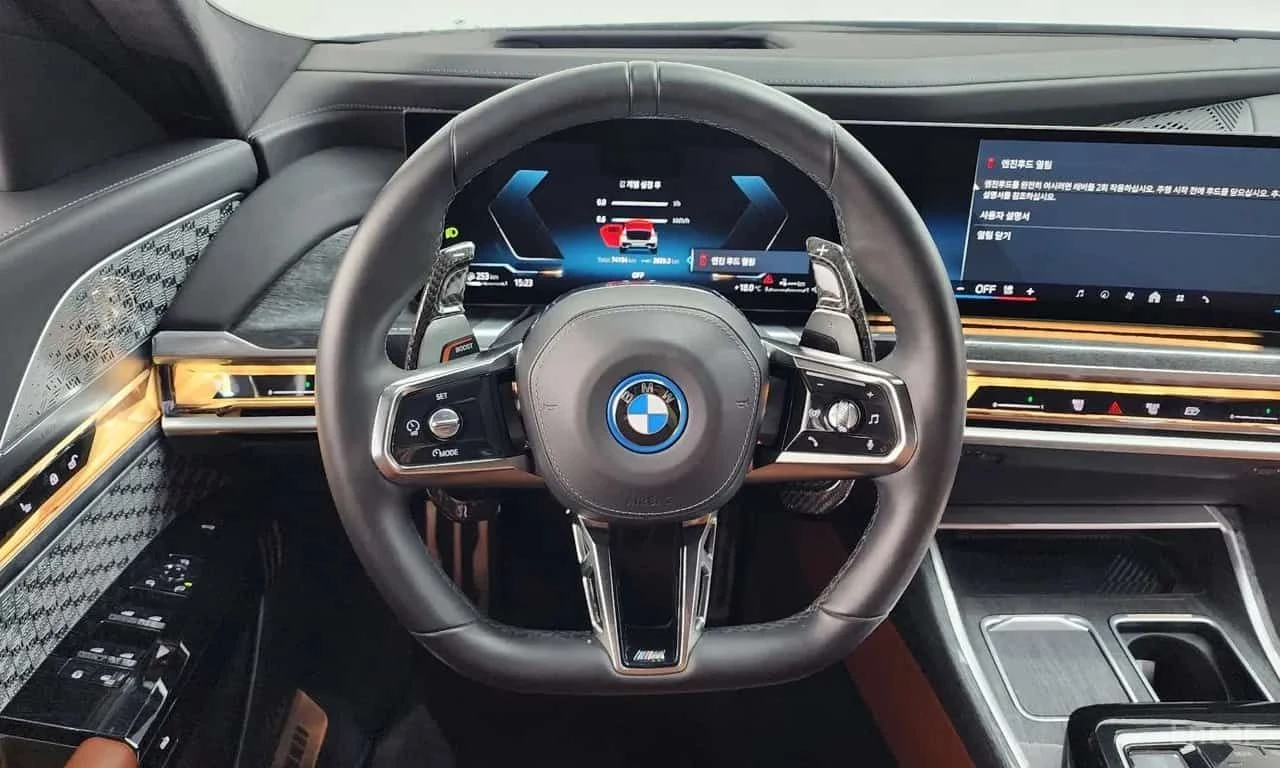BMW 750 e xDrive M Sport| Massage| Swarowski| B&W| , снимка 13 - Автомобили и джипове - 55584394