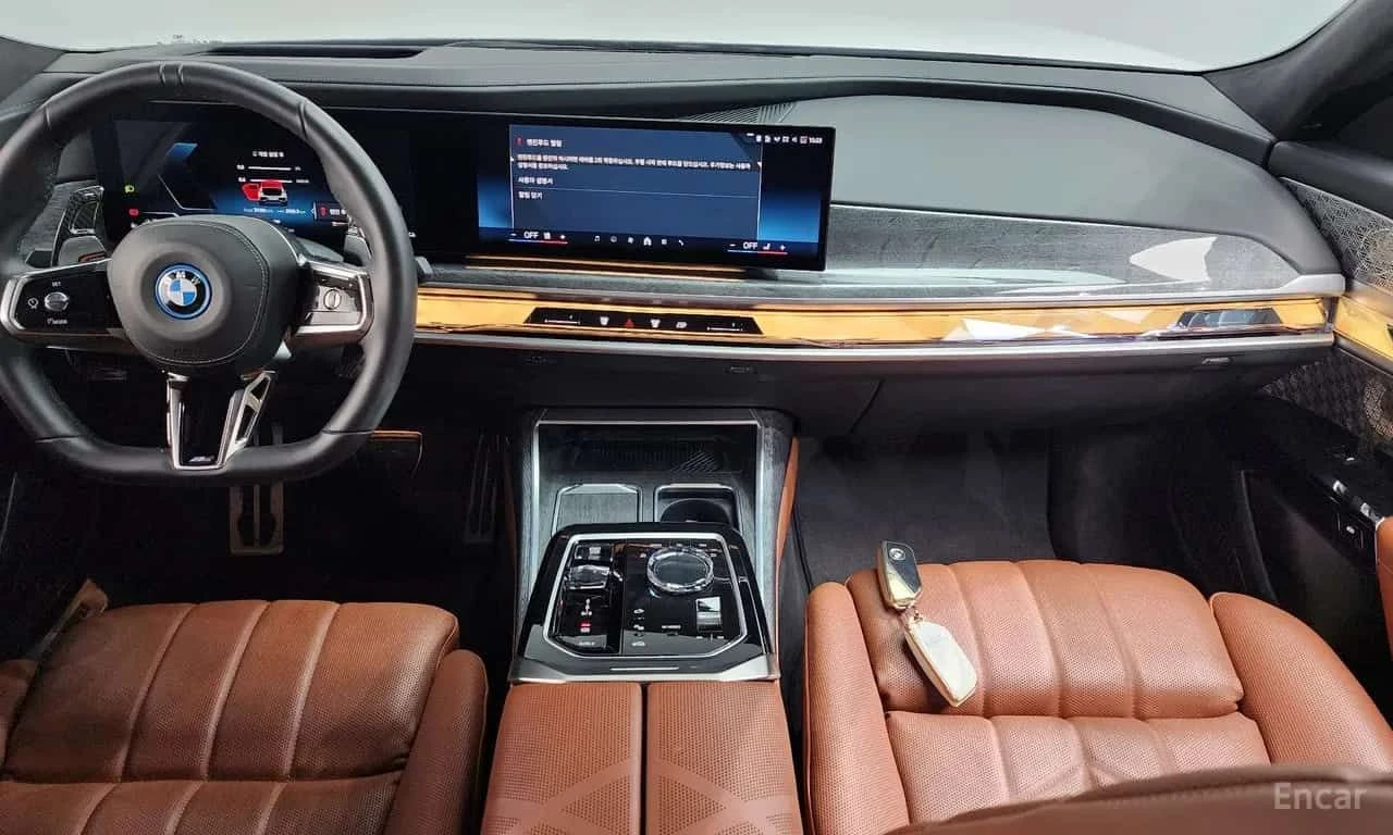 BMW 750 e xDrive M Sport| Massage| Swarowski| B&W| , снимка 7 - Автомобили и джипове - 55584394