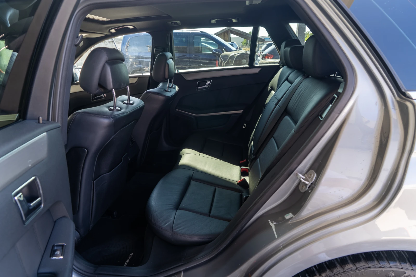 Mercedes-Benz E 350 D = 4MATIC = V6 = COMBI = TOP = ЛИЗИНГ, снимка 9 - Автомобили и джипове - 55633197