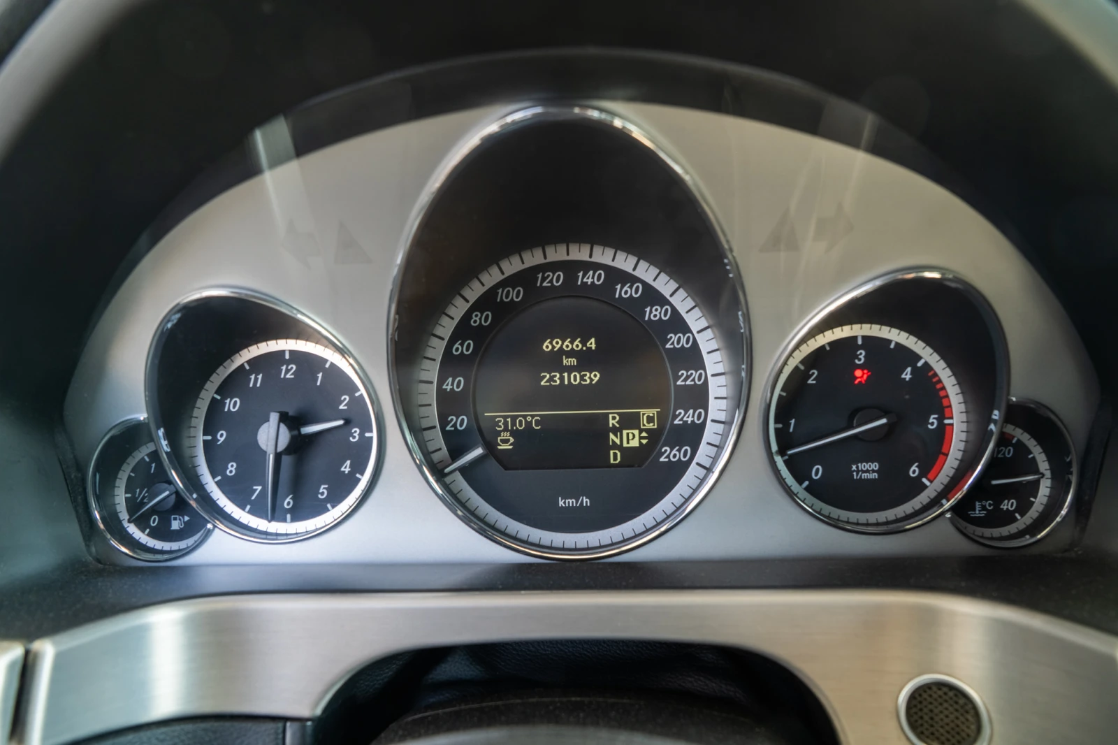 Mercedes-Benz E 350 D = 4MATIC = V6 = COMBI = TOP = ЛИЗИНГ, снимка 12 - Автомобили и джипове - 55633197