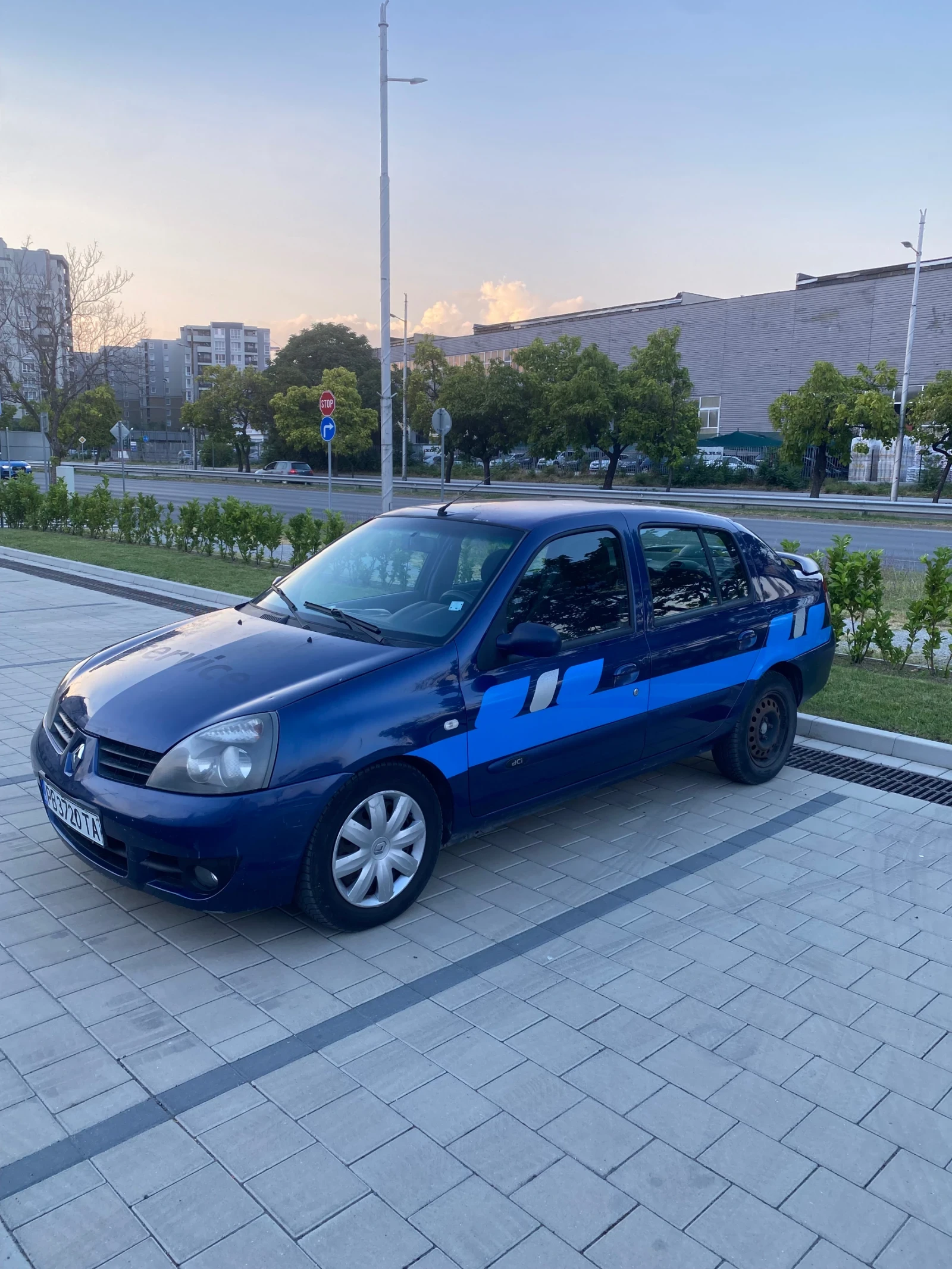 Renault Symbol, снимка 3 - Автомобили и джипове - 55771917