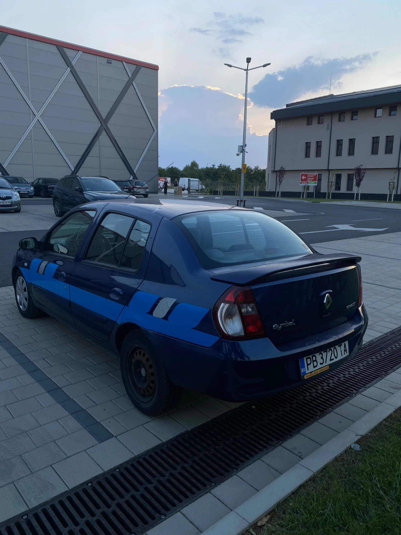 Renault Symbol, снимка 5 - Автомобили и джипове - 55771917