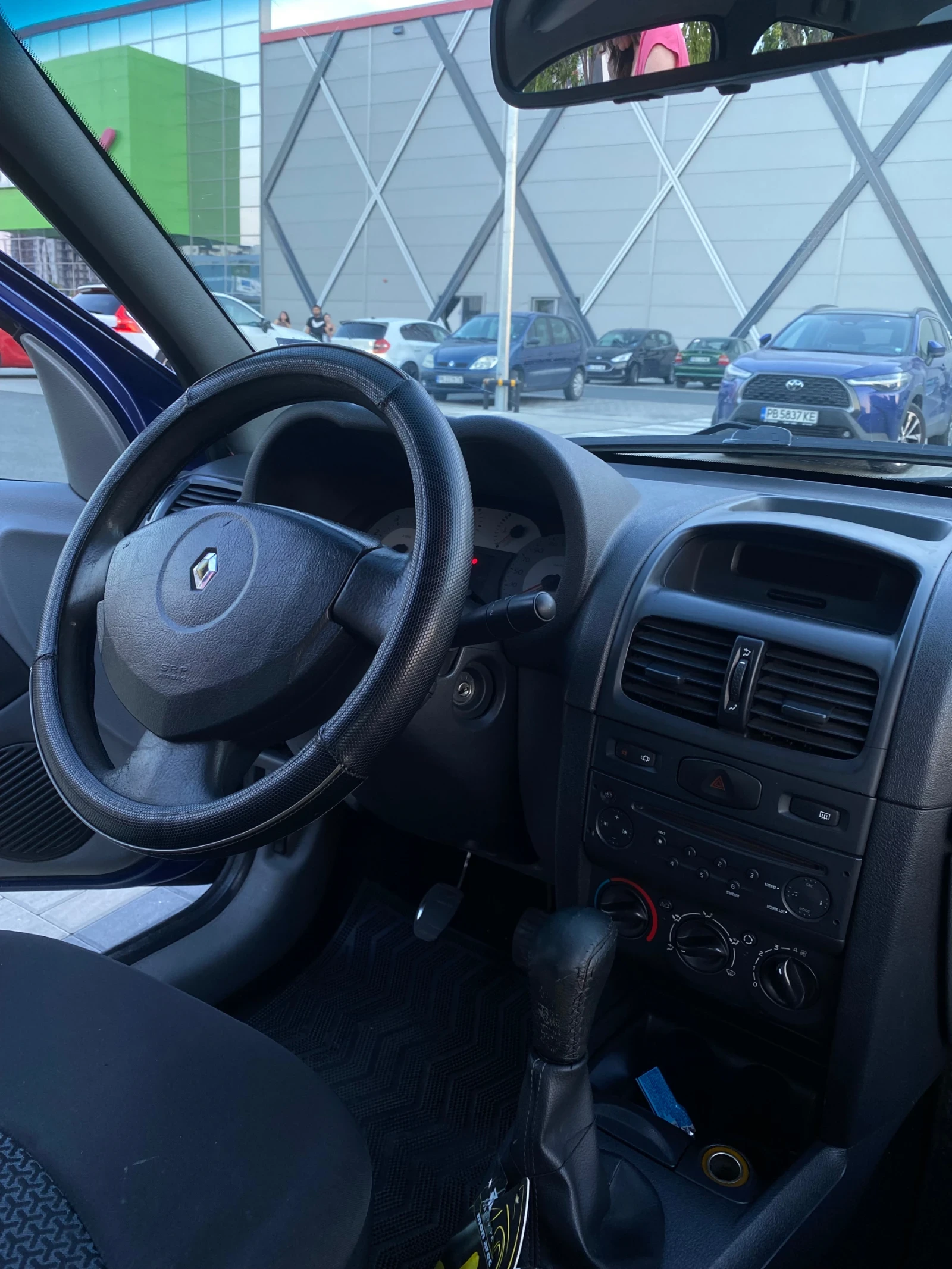 Renault Symbol, снимка 10 - Автомобили и джипове - 55771917