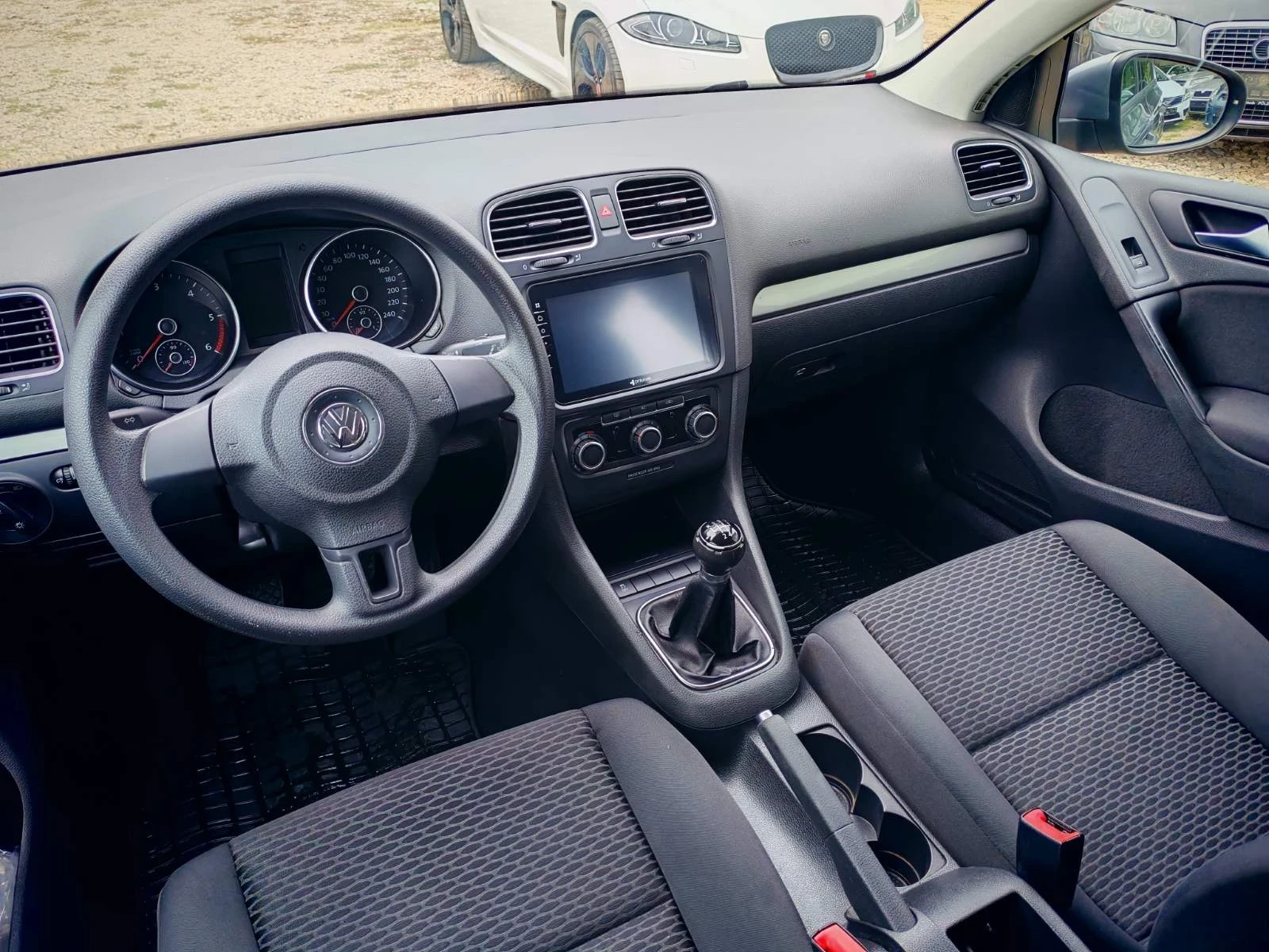 VW Golf 1.6tdi diesel michelin navigaciq Ynikat, снимка 8 - Автомобили и джипове - 56270487