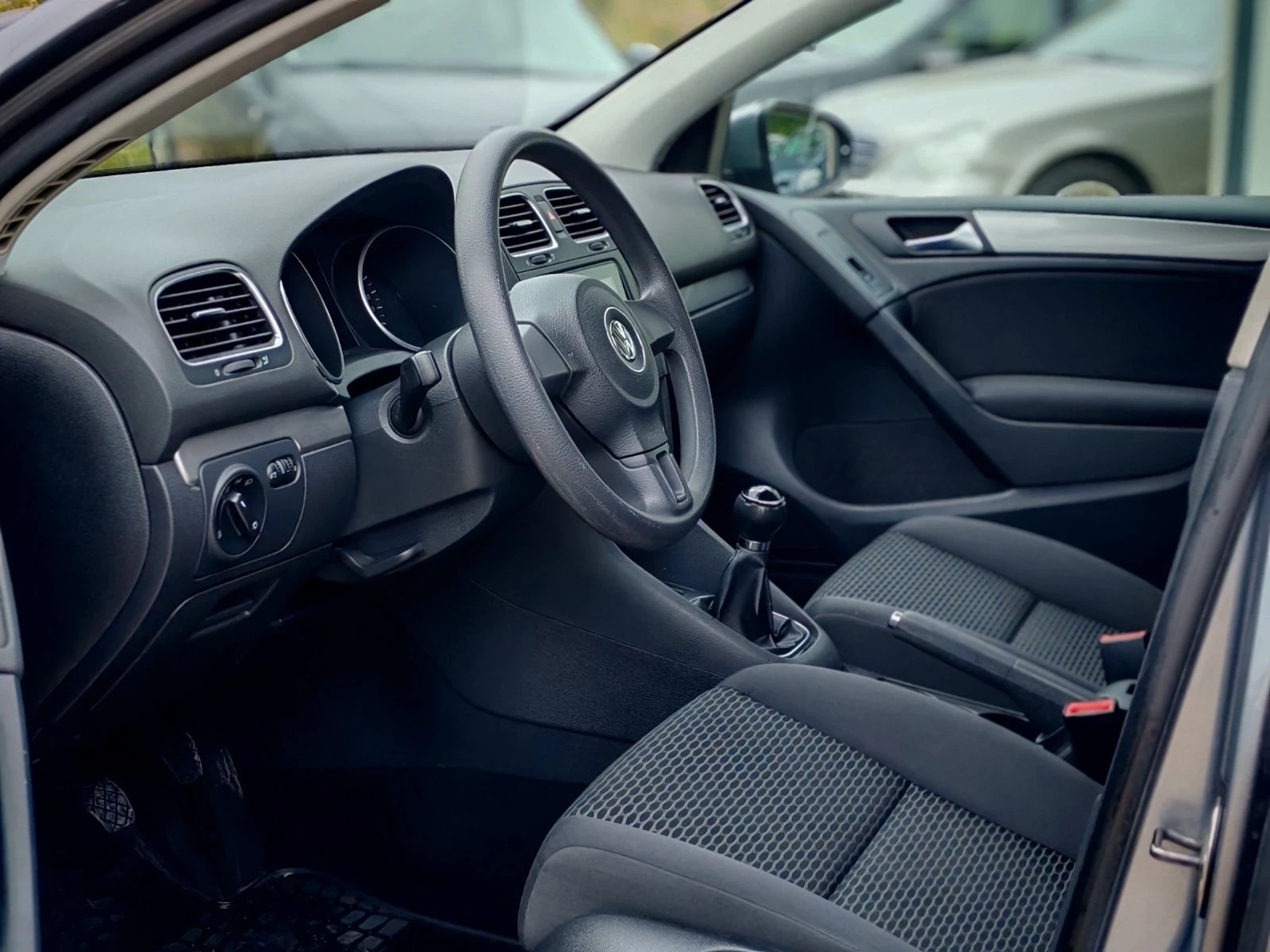 VW Golf 1.6tdi diesel michelin navigaciq Ynikat, снимка 7 - Автомобили и джипове - 56270487