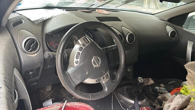 Nissan Qashqai 1.5 dci, снимка 2 - Автомобили и джипове - 46709772