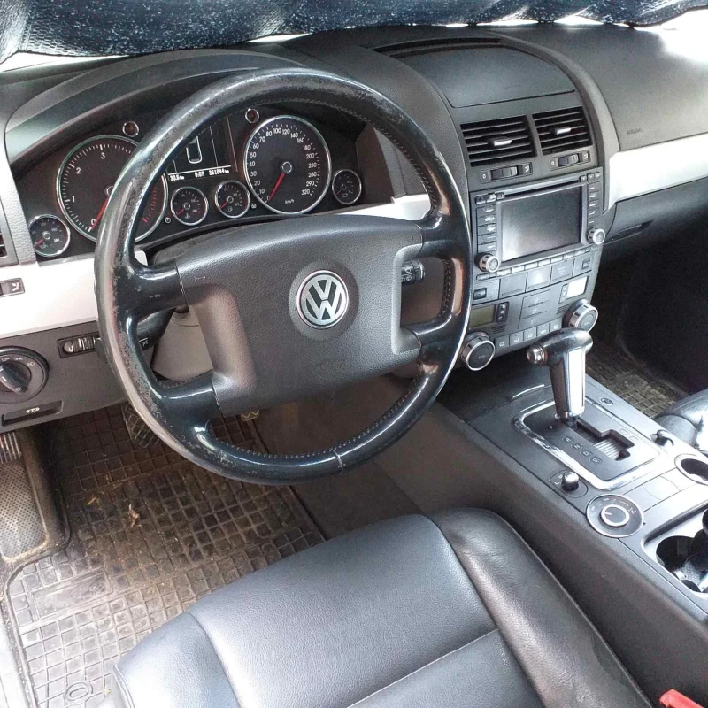 VW Touareg 2.5TDI, снимка 5 - Автомобили и джипове - 47330116