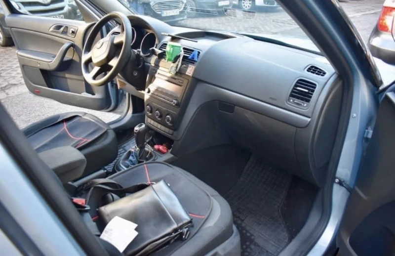 Skoda Yeti 1.8 TFSI 4x4, снимка 8 - Автомобили и джипове - 52455686