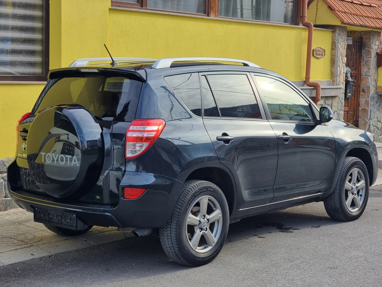 Toyota Rav4 2.2 D-4D / Facelift / Navi / - изображение 3