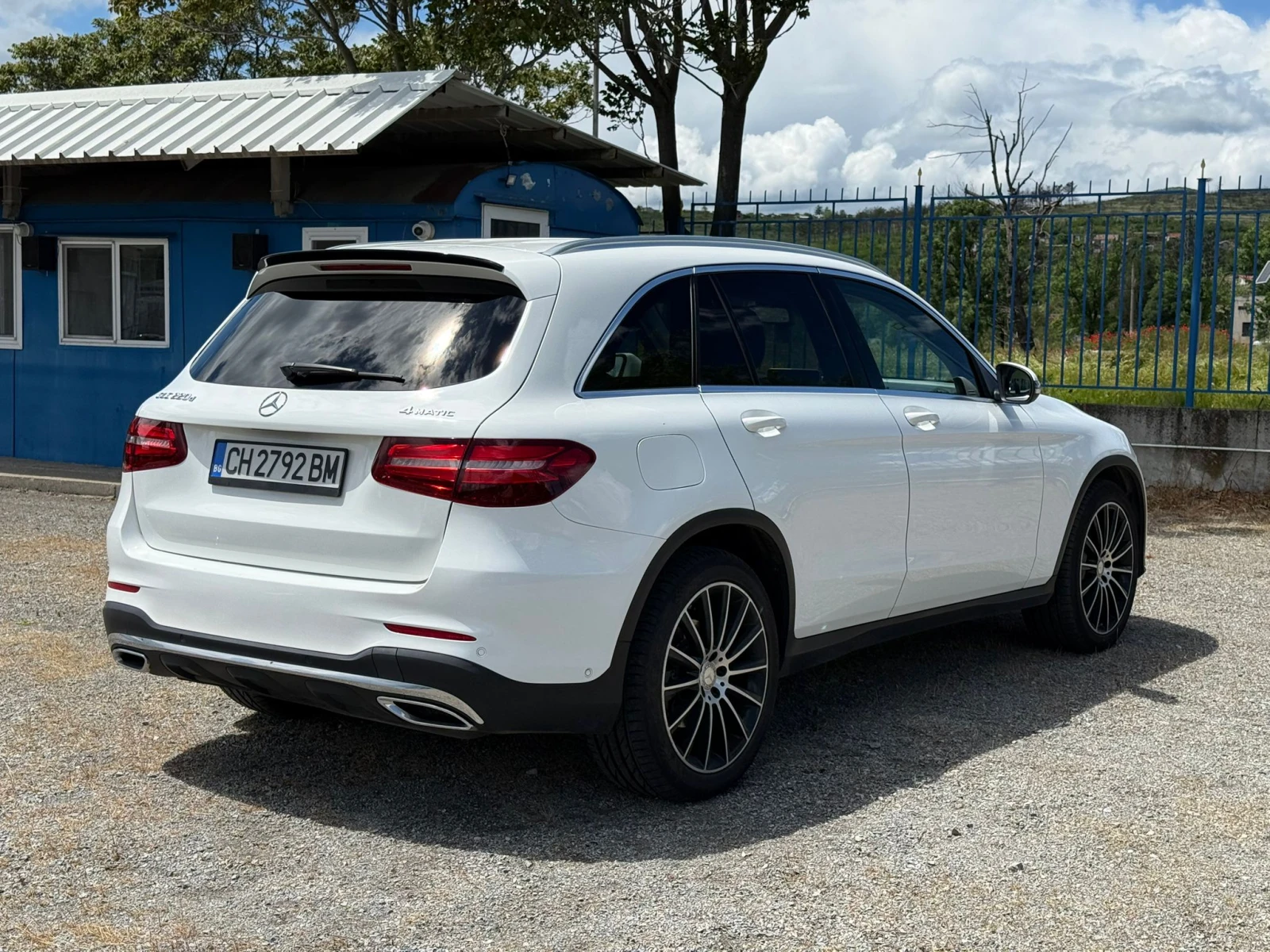 Mercedes-Benz GLC 220 CDi AMG Line НАПЪЛНО ОБСЛУЖЕНА  AIRMATIC 4MATIC, снимка 5 - Автомобили и джипове - 52991006