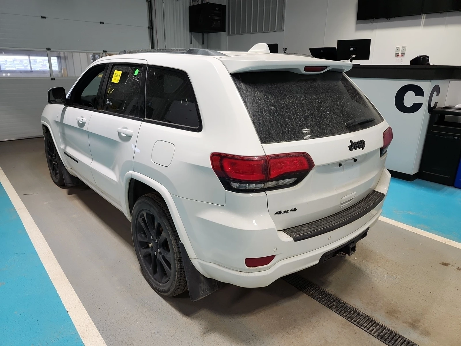 Jeep Grand cherokee ALTITUDE V6 * * CARFAX * * АВТО КРЕДИТ * * , снимка 4 - Автомобили и джипове - 54422943