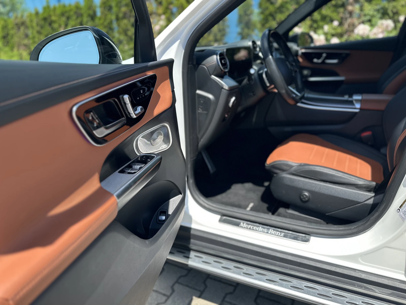 Mercedes-Benz GLC 300 4MATIC AMG Burmester Panorama Digital Light, снимка 11 - Автомобили и джипове - 54633959
