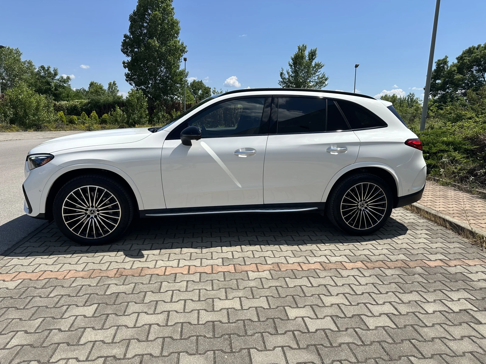 Mercedes-Benz GLC 300 4MATIC AMG Burmester Panorama Digital Light, снимка 4 - Автомобили и джипове - 54633959
