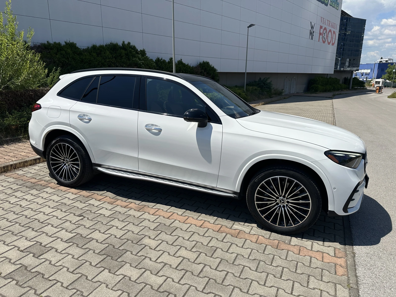 Mercedes-Benz GLC 300 4MATIC AMG Burmester Panorama Digital Light, снимка 7 - Автомобили и джипове - 54633959