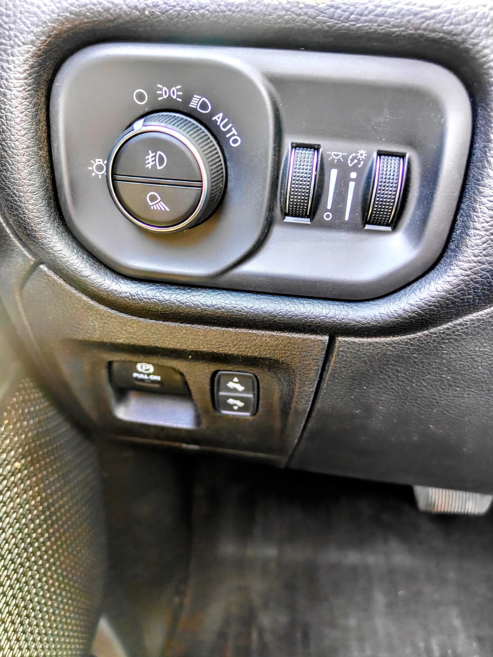 Dodge RAM 1500 Sport 5.7 HEMI 4x4, снимка 8 - Автомобили и джипове - 54855873
