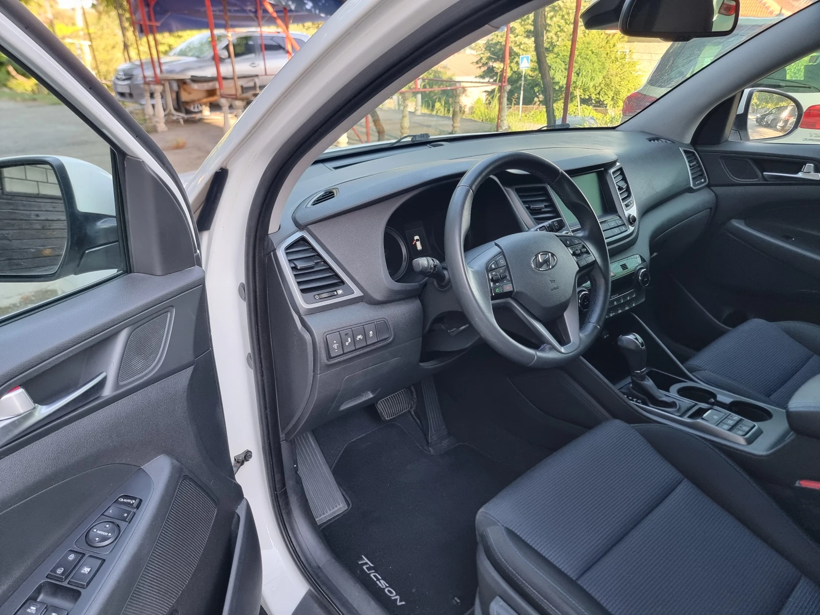 Hyundai Tucson 1.7CRDI* 141* AVTOMAT * KAMERA* NAVI* , снимка 8 - Автомобили и джипове - 55251731
