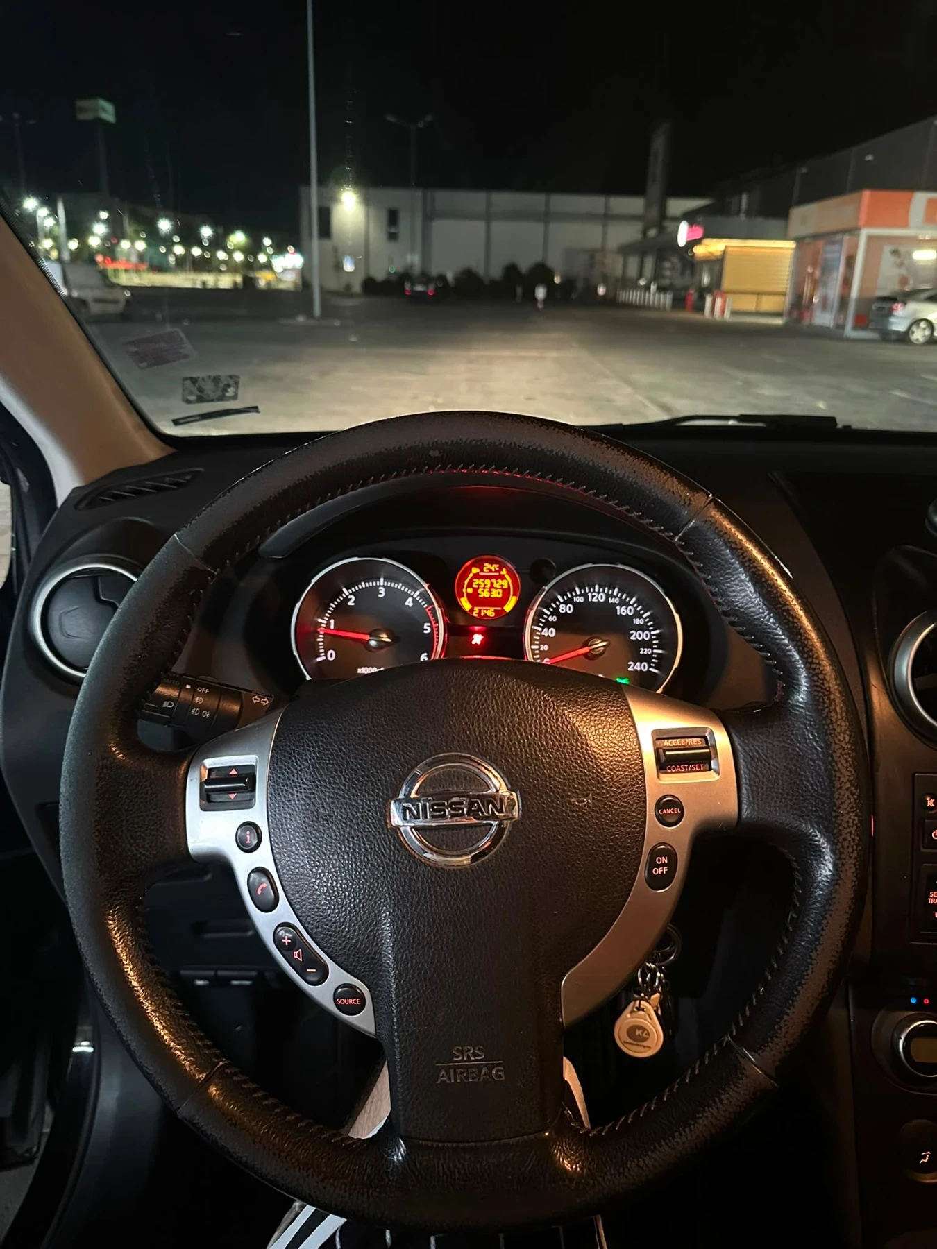 Nissan Qashqai, снимка 11 - Автомобили и джипове - 55604111