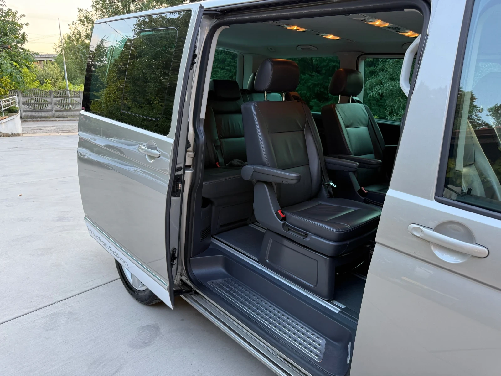 VW Multivan 2.0BiTDI* DSG* HIGHLINE* , снимка 13 - Бусове и автобуси - 55436960