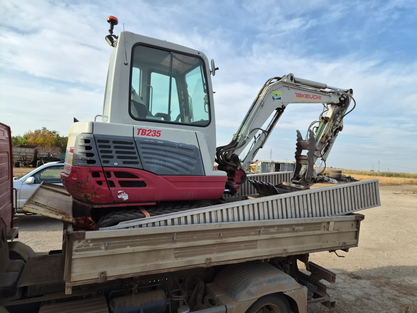 Багер Takeuchi Tb235 lSA, снимка 2 - Индустриална техника - 56446333