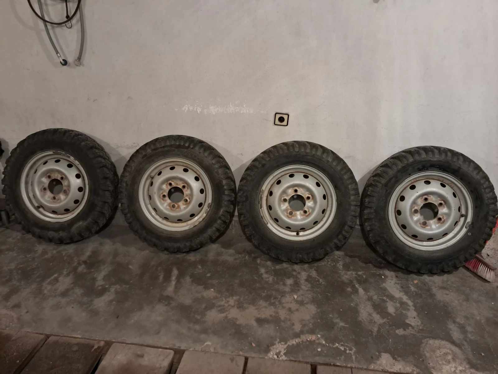    185/85R16  Lada Niva | Mobile.bg   1