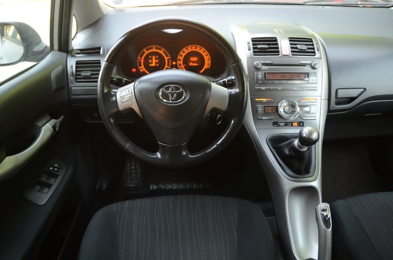 Toyota Auris 2.0 D4D , снимка 11 - Автомобили и джипове - 46456498