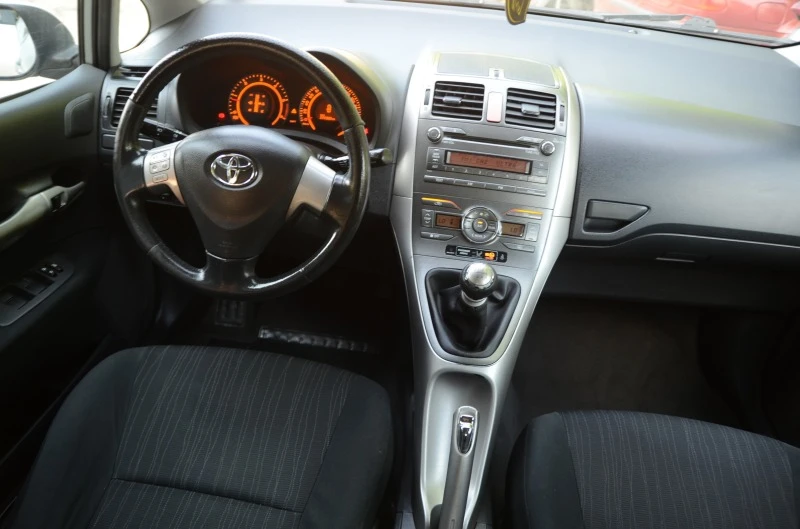 Toyota Auris 2.0 D4D , снимка 13 - Автомобили и джипове - 46456498