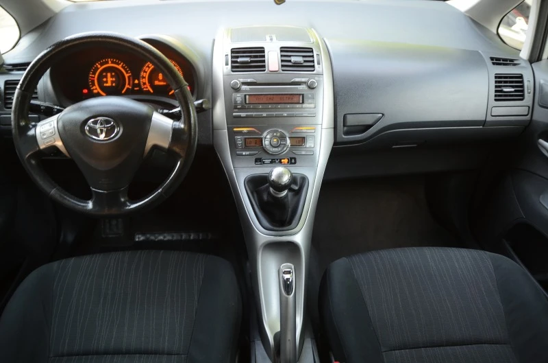 Toyota Auris 2.0 D4D , снимка 12 - Автомобили и джипове - 46456498