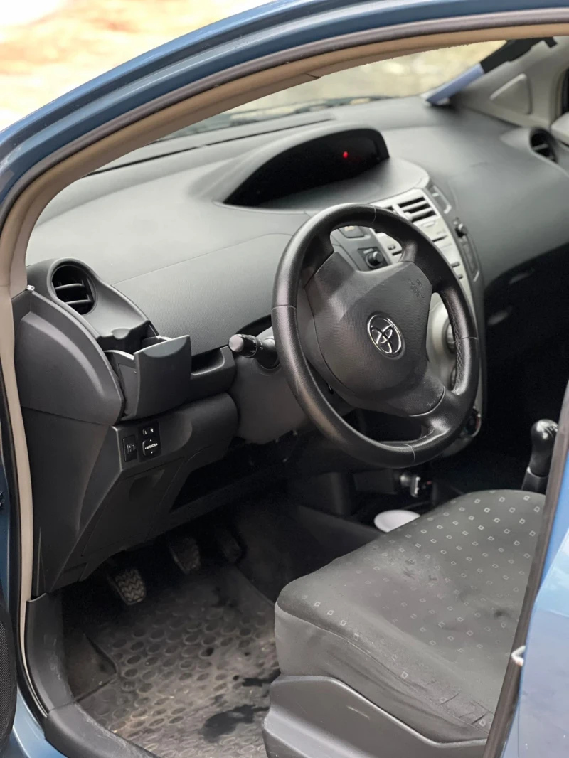 Toyota Yaris 1.3, снимка 6 - Автомобили и джипове - 47833559