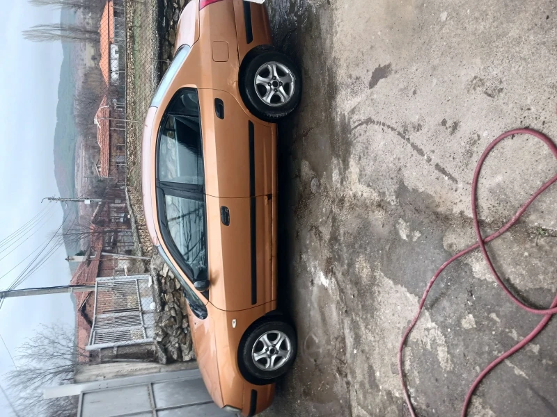 Hyundai Elantra 1.6 i, снимка 4 - Автомобили и джипове - 48180715