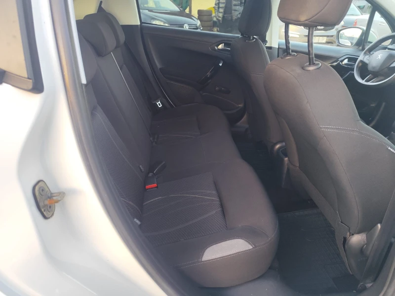 Peugeot 208 1.4 бензин, снимка 13 - Автомобили и джипове - 52788761