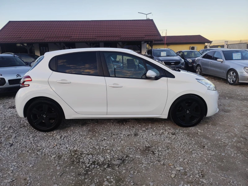 Peugeot 208 1.4 бензин, снимка 4 - Автомобили и джипове - 52788761