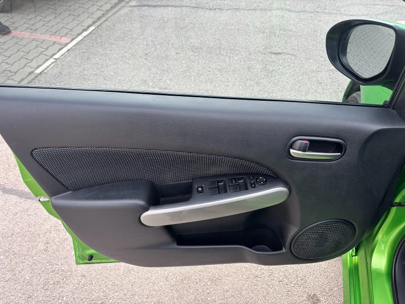 Mazda 2 1.5i, Sport (с верига), снимка 11 - Автомобили и джипове - 52793340