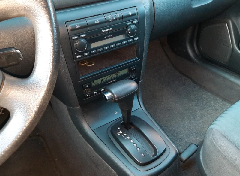 Skoda Octavia 20V-Turbo , снимка 9 - Автомобили и джипове - 52892793