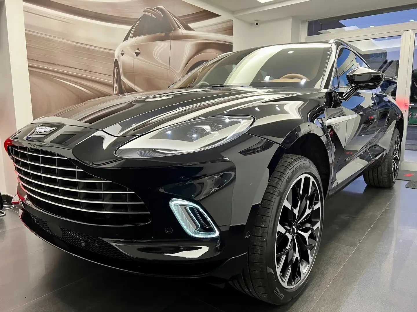 Aston martin DBX 4.0 V8 AWD - изображение 2