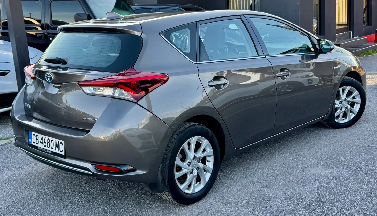 Toyota Auris Един собственик / Пълна история - изображение 4