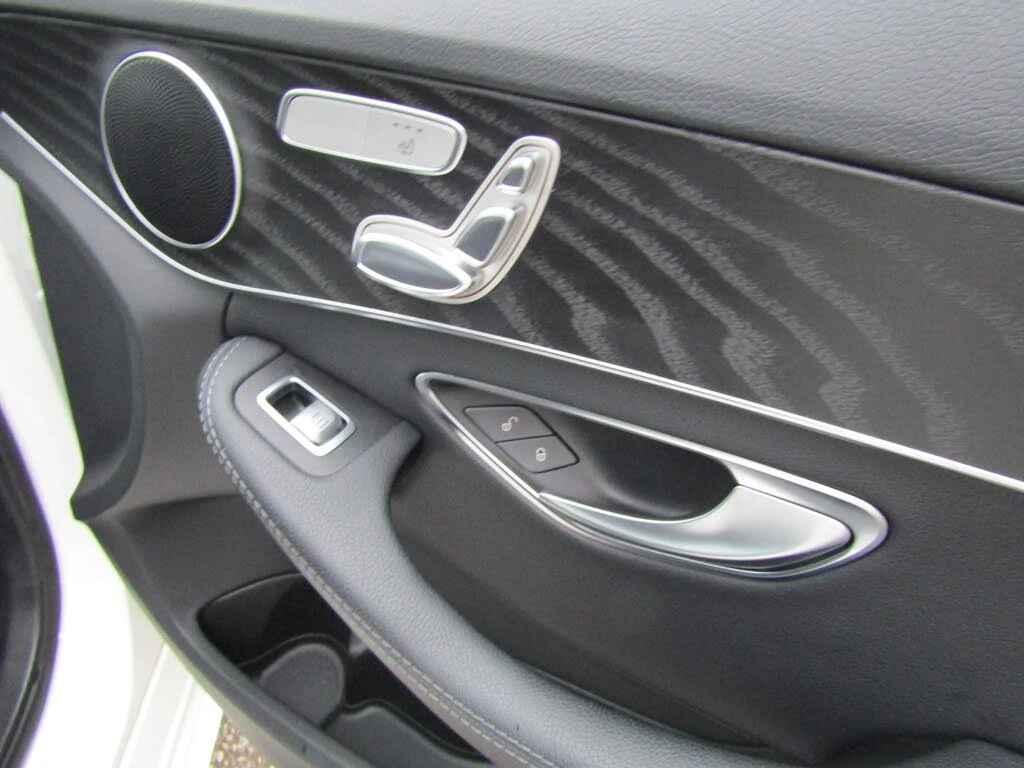 Mercedes-Benz C 300 Sport 4MATIC* АвтоКредит* (Цена до БГ) , снимка 16 - Автомобили и джипове - 54079259